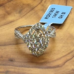 HALO DIAMOND ENGAGEMENT RING  14K WHITE GOLD